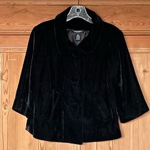 VELVET! fully lined black cropped jacket size 6 by Autograph New York. EUC Retro